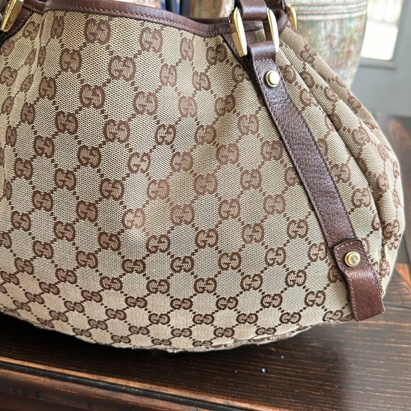 Gucci GG Canvas Medium Abbey Shoulder Bag - Picture 3 of 11